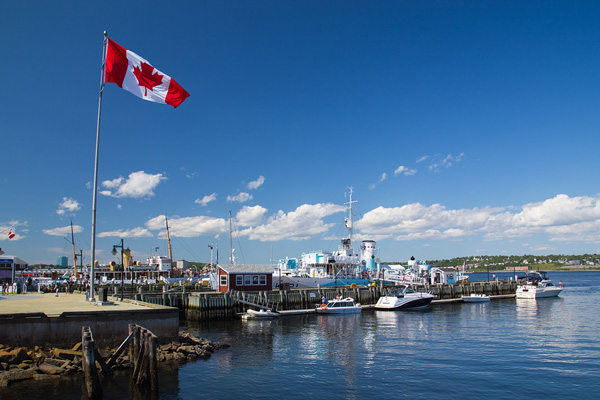 Living in Canada - 10 Tips for Living in Canada