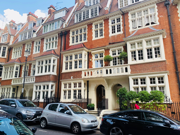 Kensington Neighborhood in London